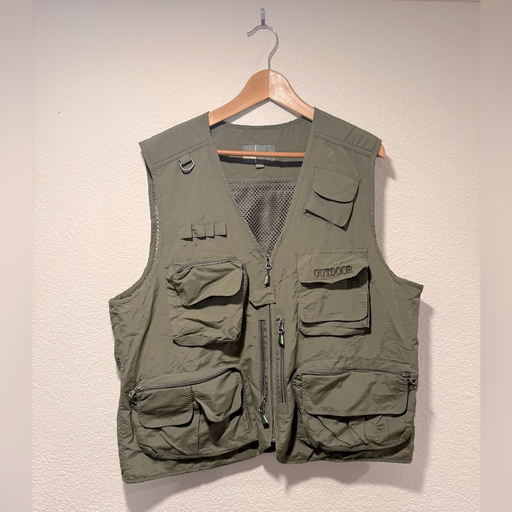 OUTDOOR Utility Vest w/ Multiple Pockets and Removable Back Panel